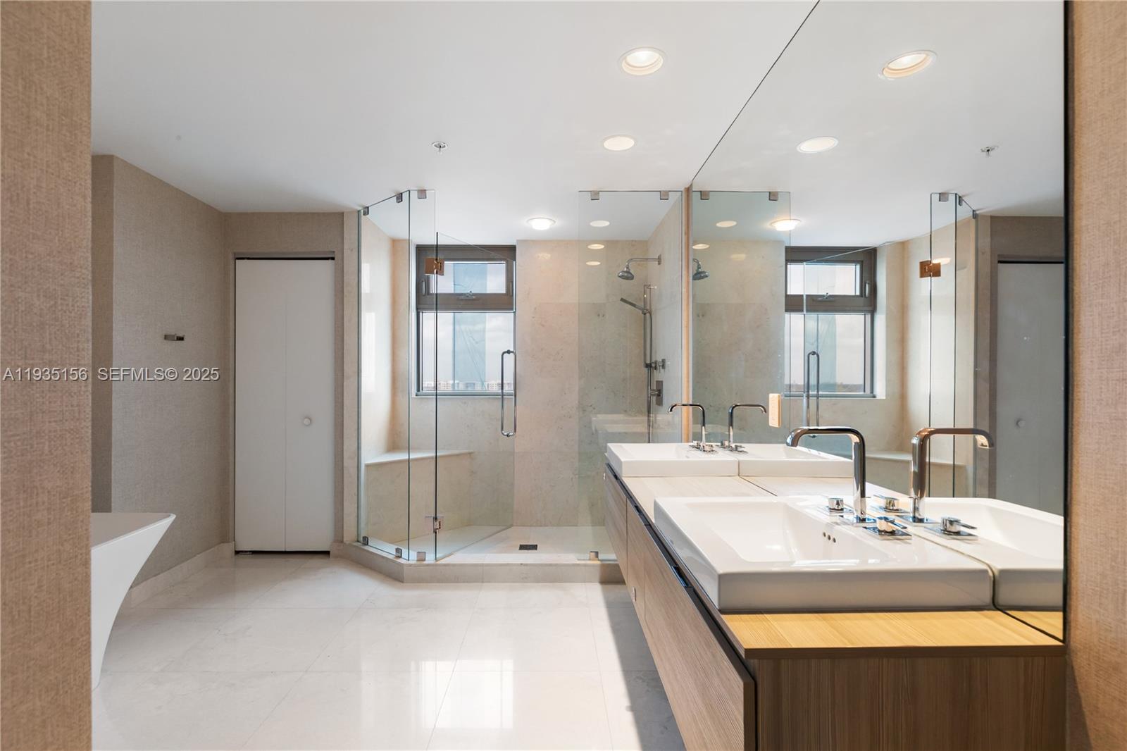 MARINA PALMS RESIDENCES N - Residential