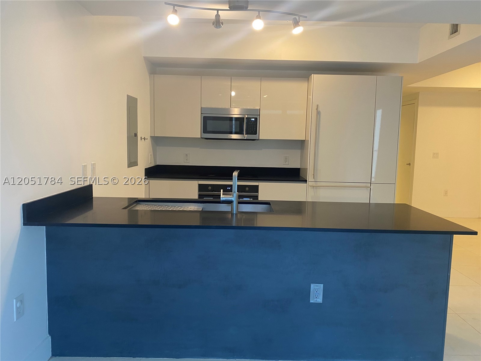 1010 BRICKELL CONDO - Residential Lease