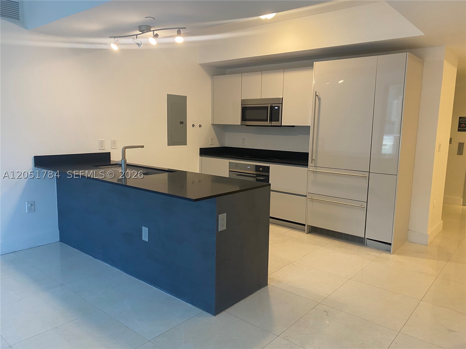 1010 BRICKELL CONDO - Residential Lease