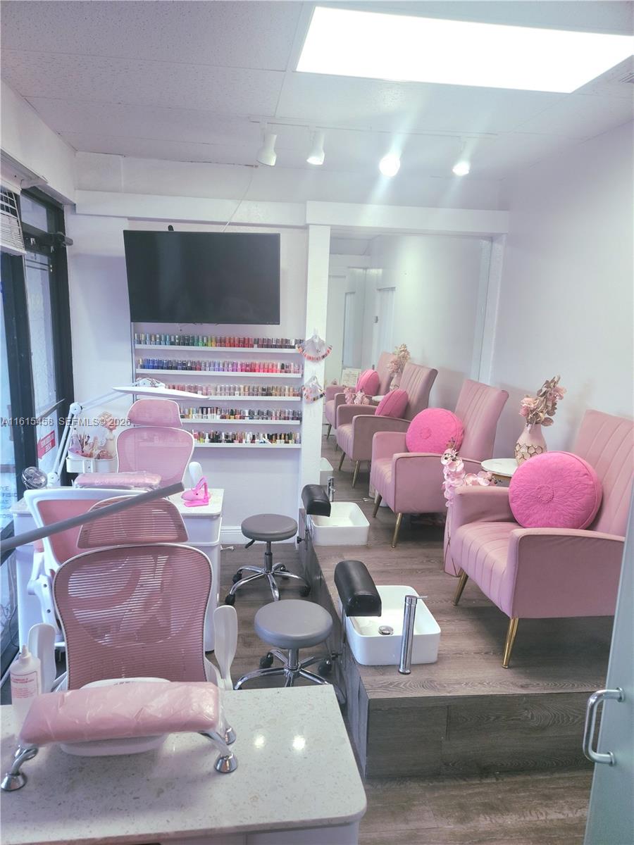FULL SERVICE HAIR SALON FOR SALE IN HOLLYWOOD,FL.  Fantastic opportunity to own a beauty salon with low rent water is included it.  *6 Hair Stations, 2 Manicures & Pedicures, 1 kitchen, 1 bathroom, 1 Microblading & Massage room a 5 start google rate salon. Ample parking space near to Hard Rock Cafe retail Shopping Center.
Sold *AS IS*, Asset sale only included: FURNITURE,LEASE,AND HAIR PRODUCT INVENTORY.  
 LAND & CORPORATION IS NOT FOR SALE.  Confidentiality agreement required prior to showing. Strong financial required for landlords approval.  Pls do not talk to employee as they are not aware of sale. Sq.ft 1,092