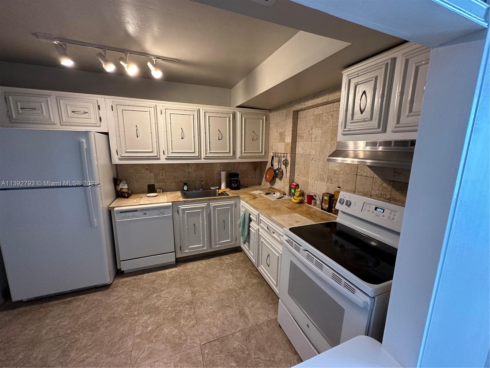 DESOTO PARK CONDO - Residential Lease