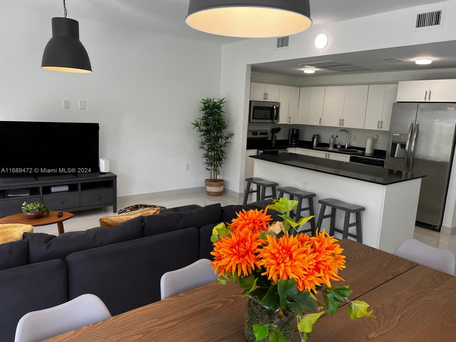VITRAN AT NARANJA ESTATES - Residential Lease