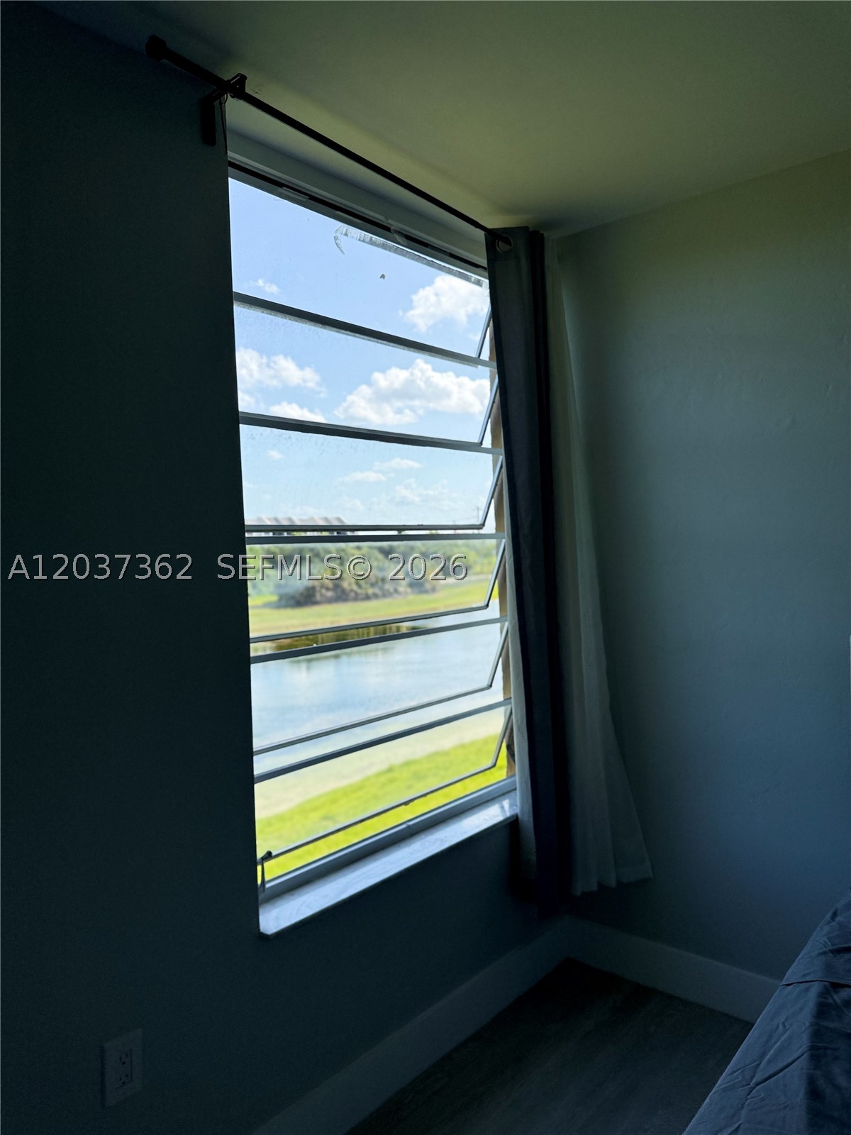 PINEBARK CONDO NO 3 - Residential