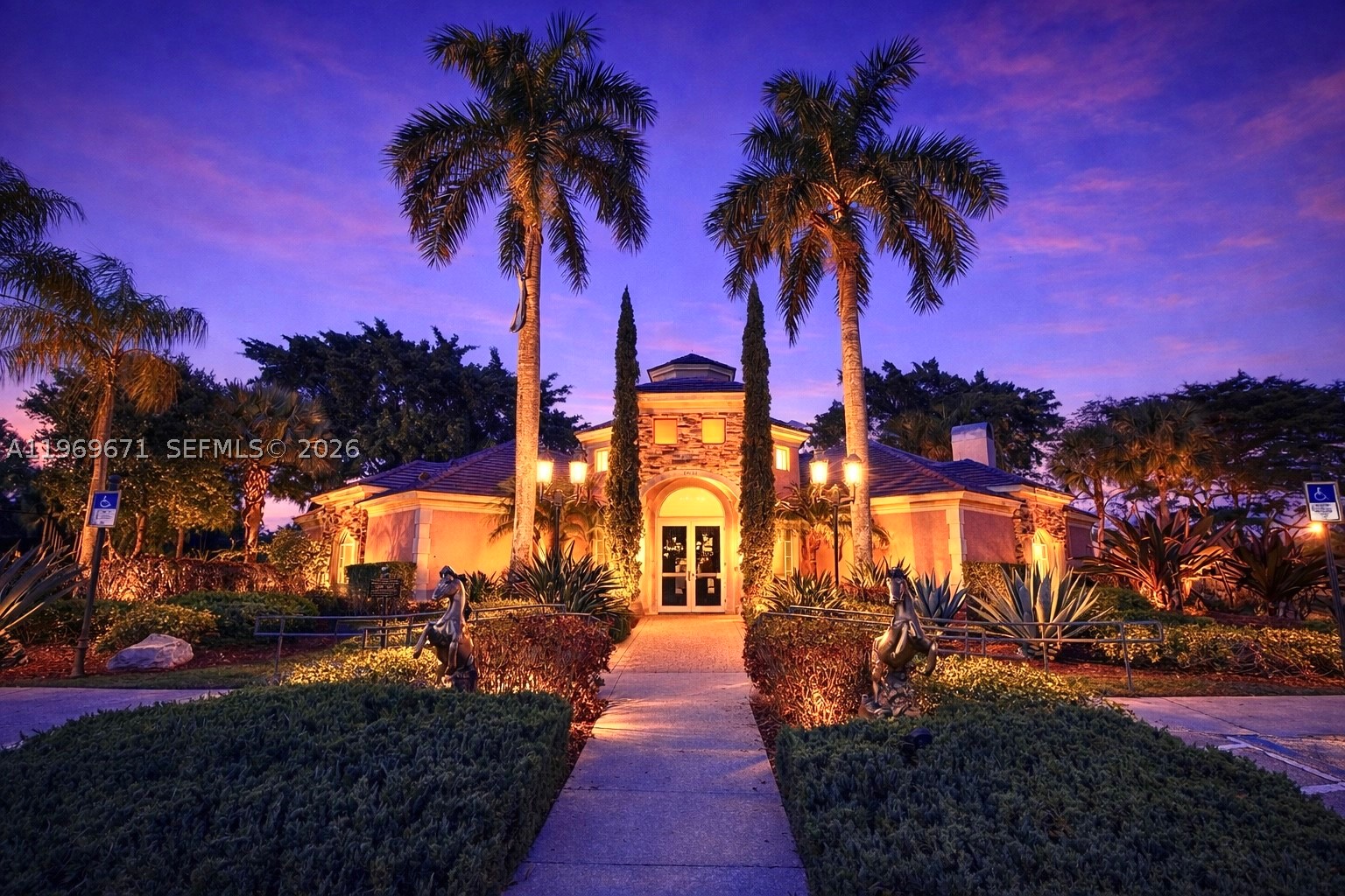 EQUESTRIAN CLUB - Residential