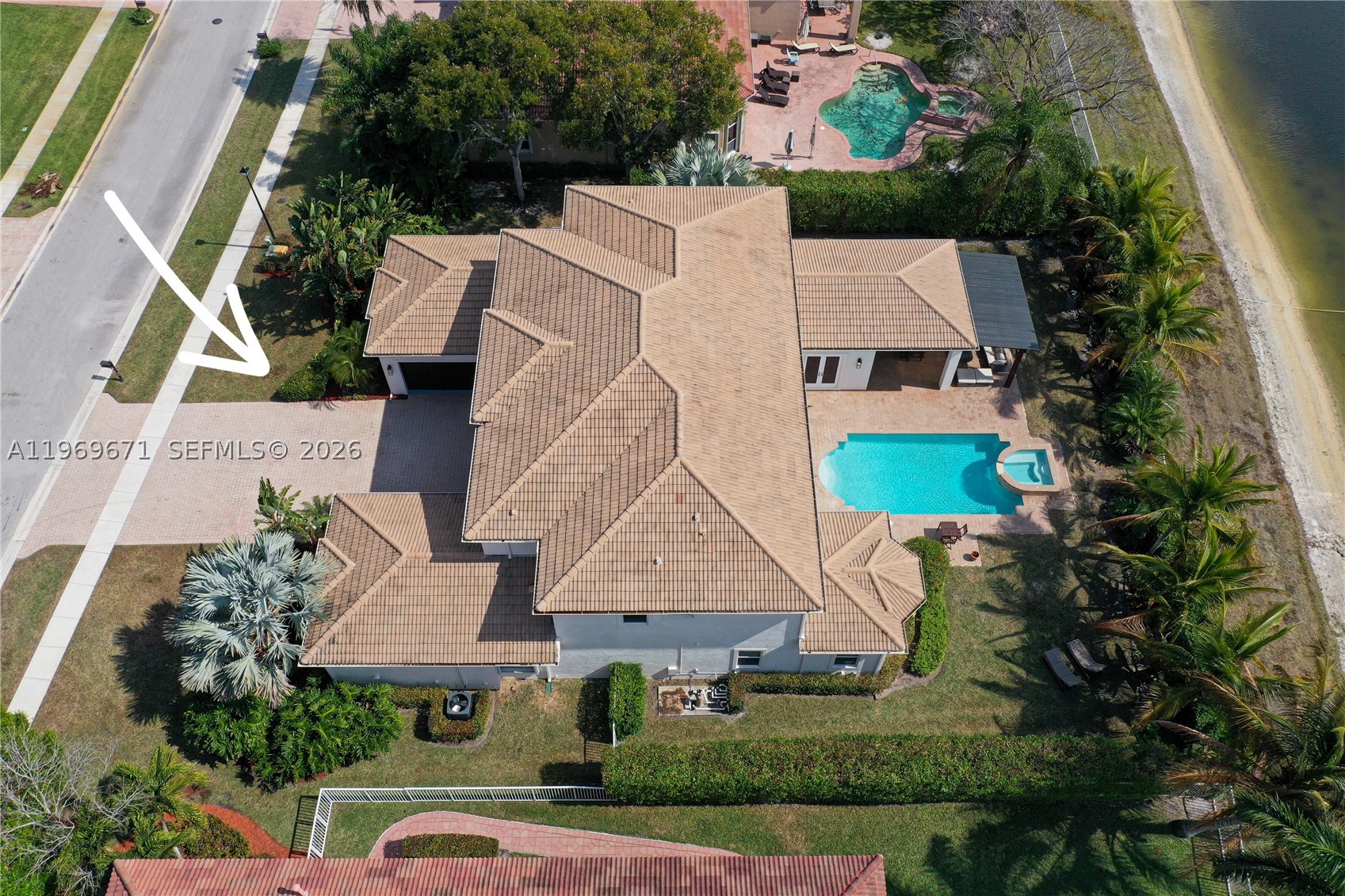 EQUESTRIAN CLUB - Residential