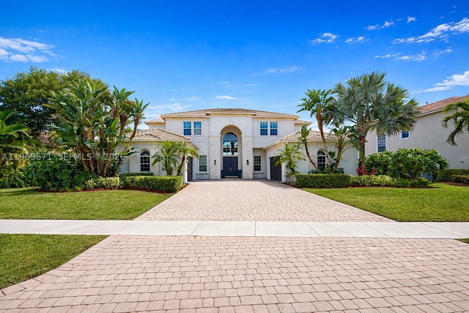 EQUESTRIAN CLUB - Residential