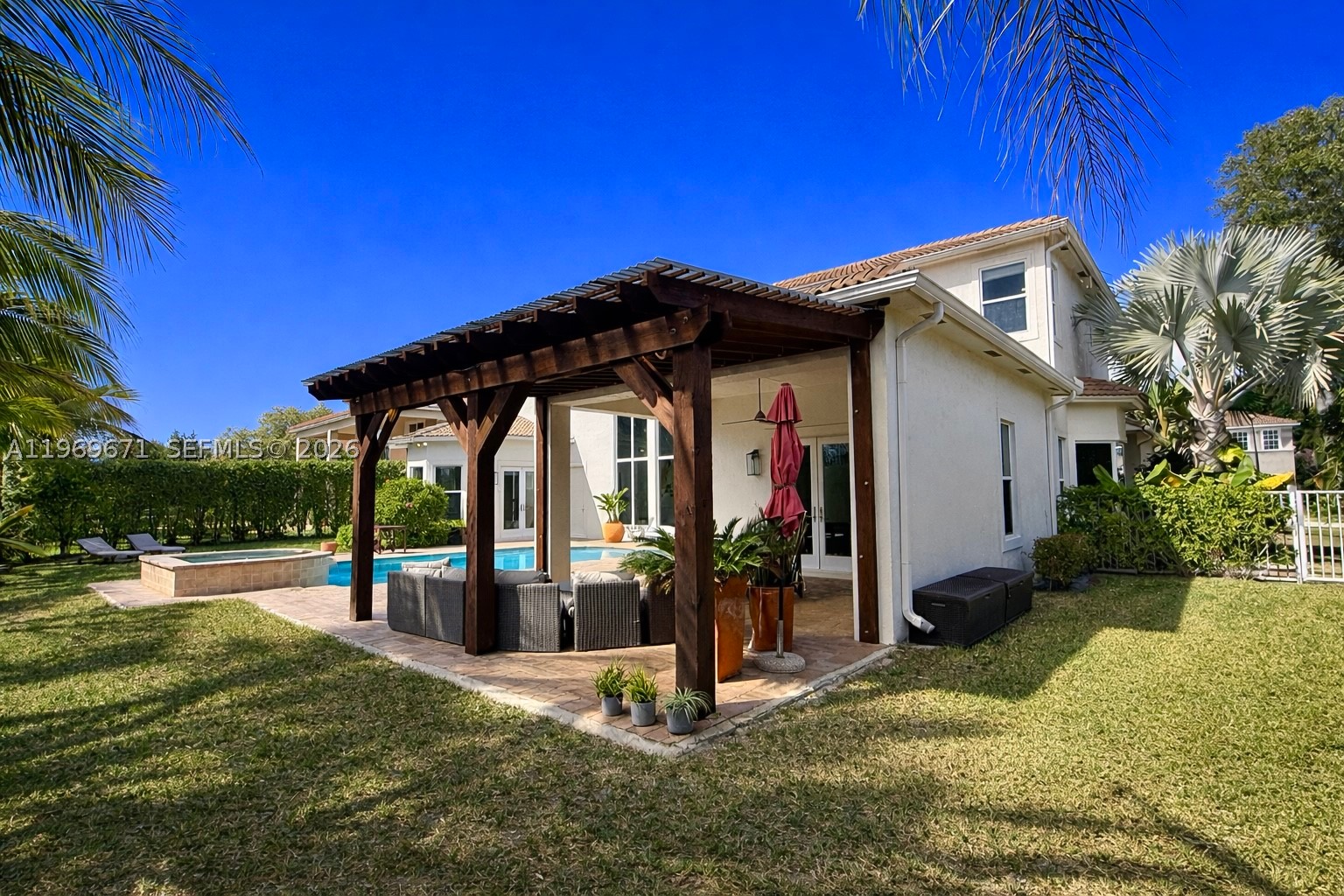 EQUESTRIAN CLUB - Residential