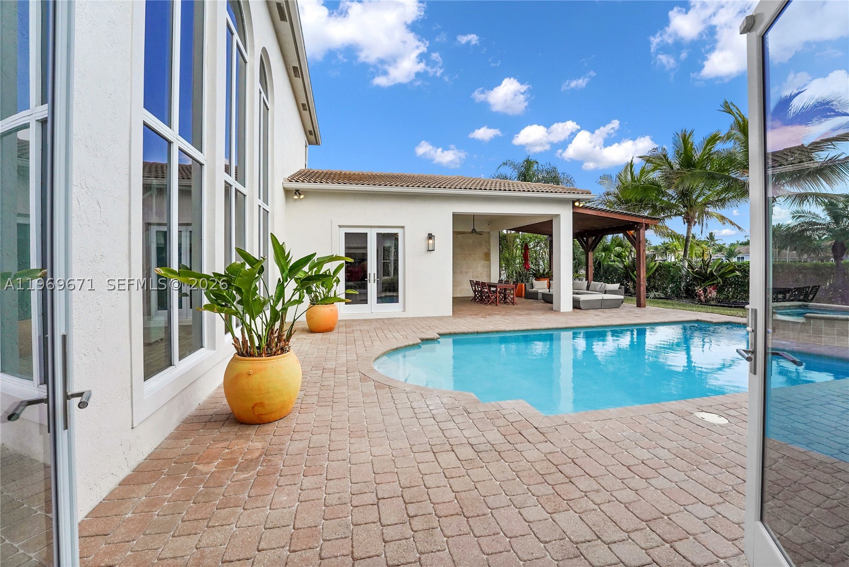 EQUESTRIAN CLUB - Residential