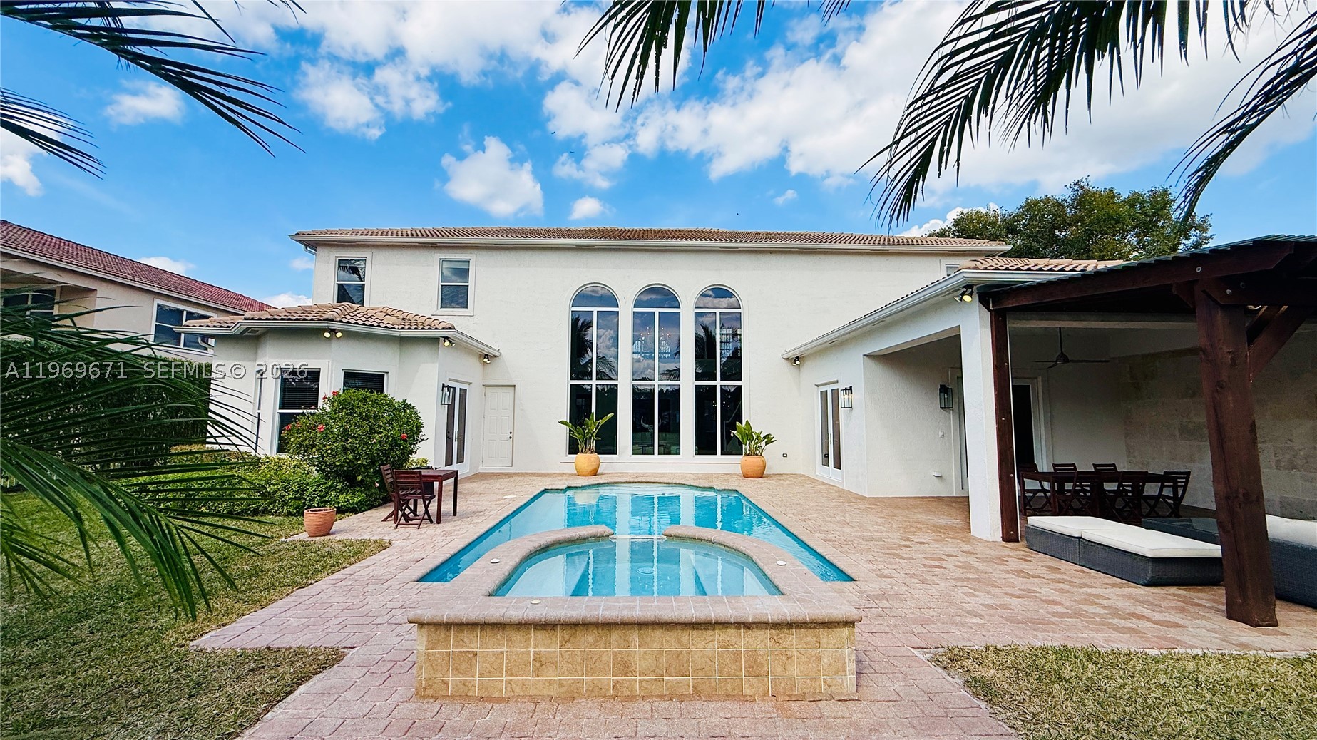 EQUESTRIAN CLUB - Residential