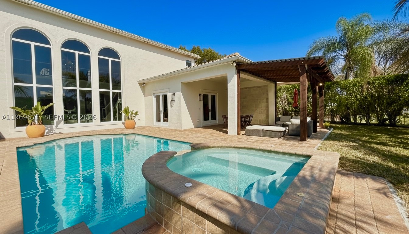 EQUESTRIAN CLUB - Residential