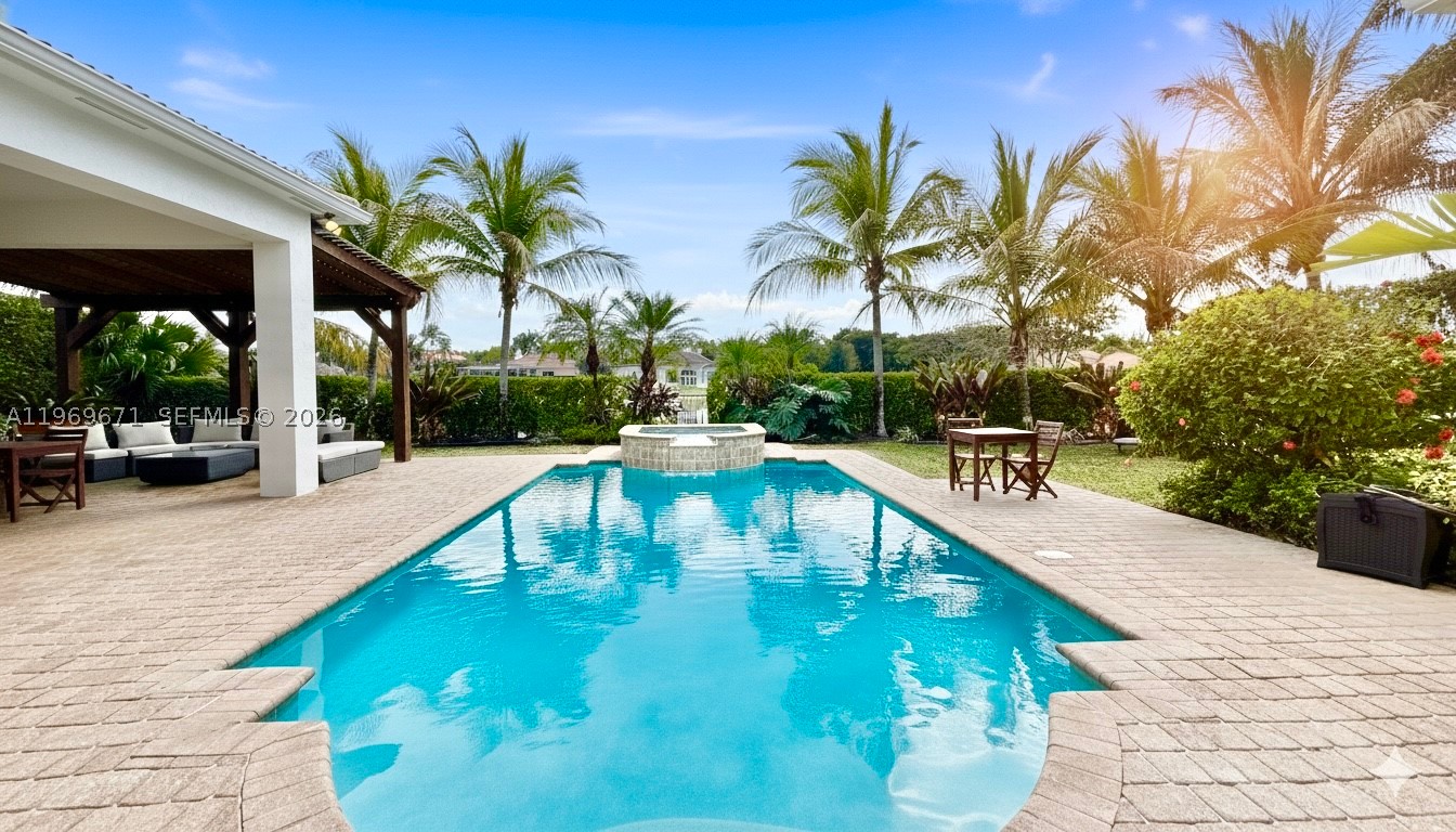 EQUESTRIAN CLUB - Residential