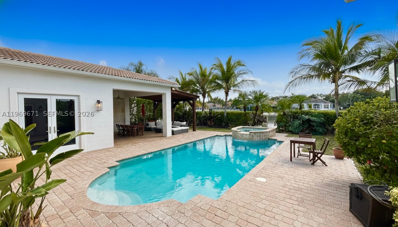 EQUESTRIAN CLUB - Residential