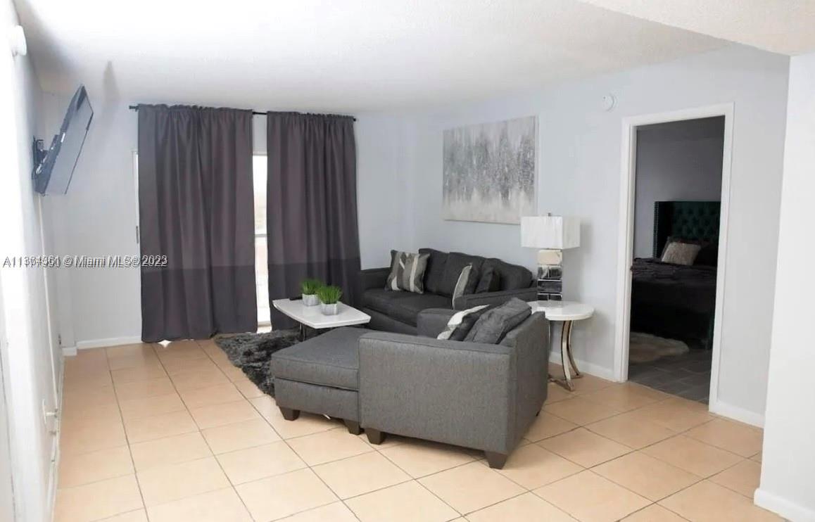 MANORS OF INVERRARY I-7 - Residential