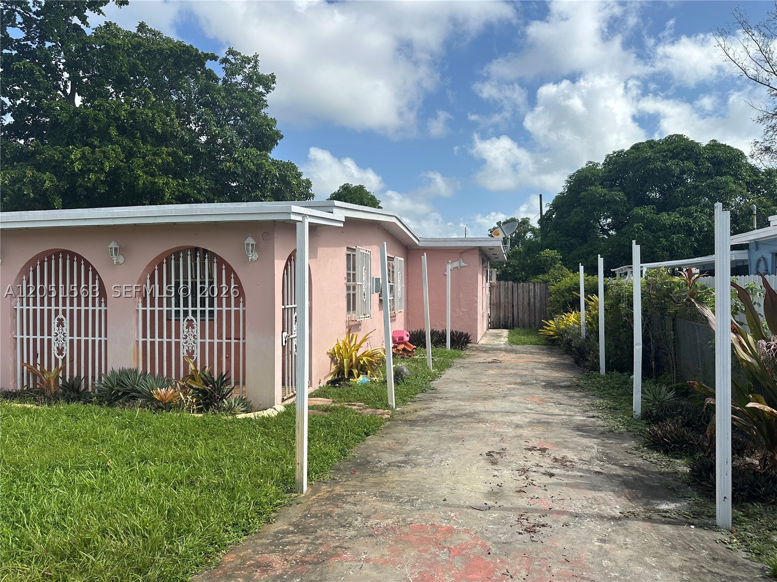 RIVERA MANOR - Residential