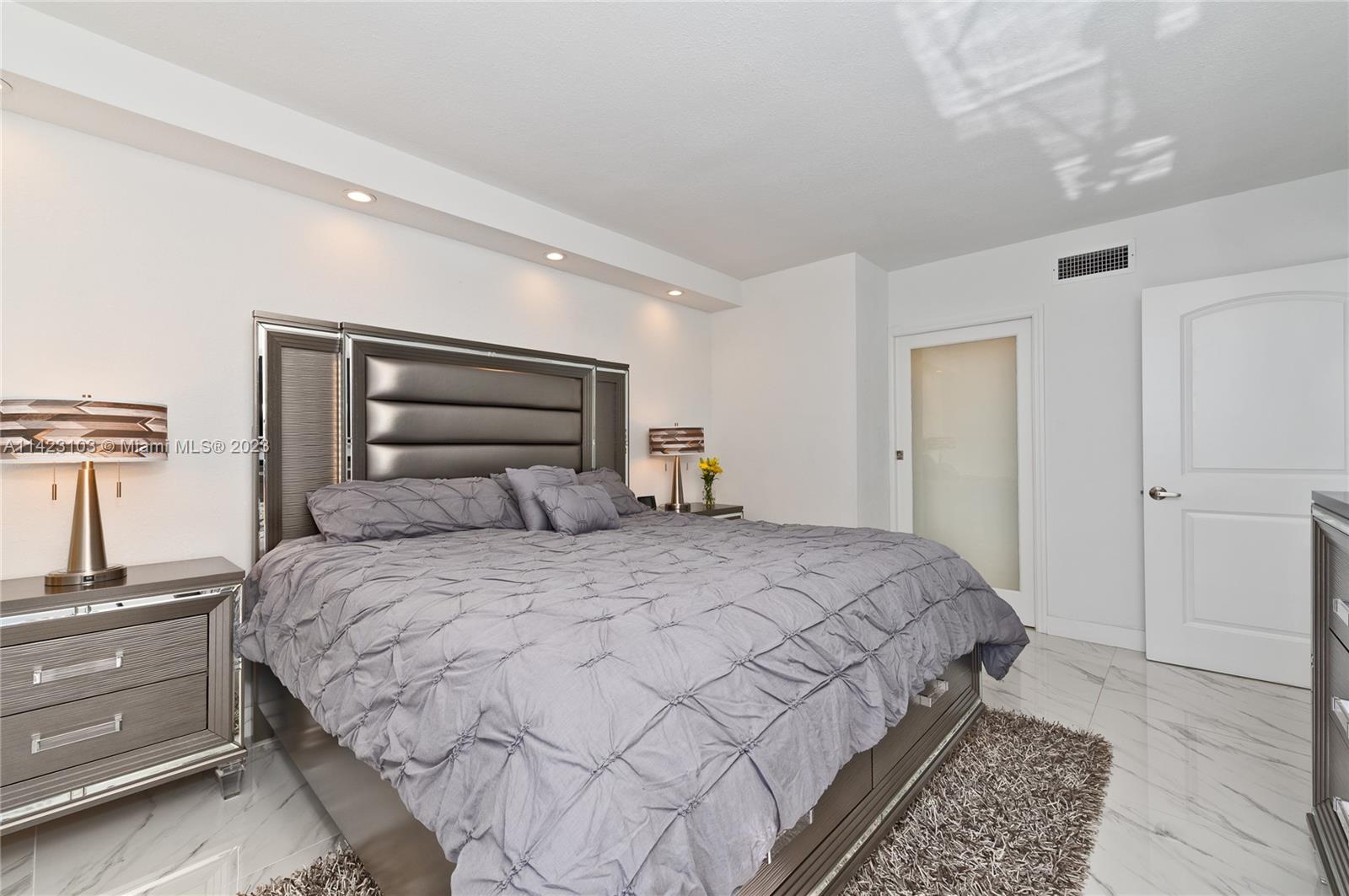 CORONADO CONDO- TOWER III - Residential