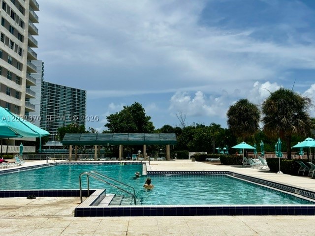 ARLEN HOUSE WEST CONDO - Residential