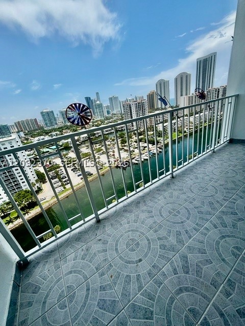 ARLEN HOUSE WEST CONDO - Residential