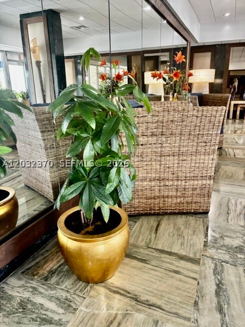ARLEN HOUSE WEST CONDO - Residential