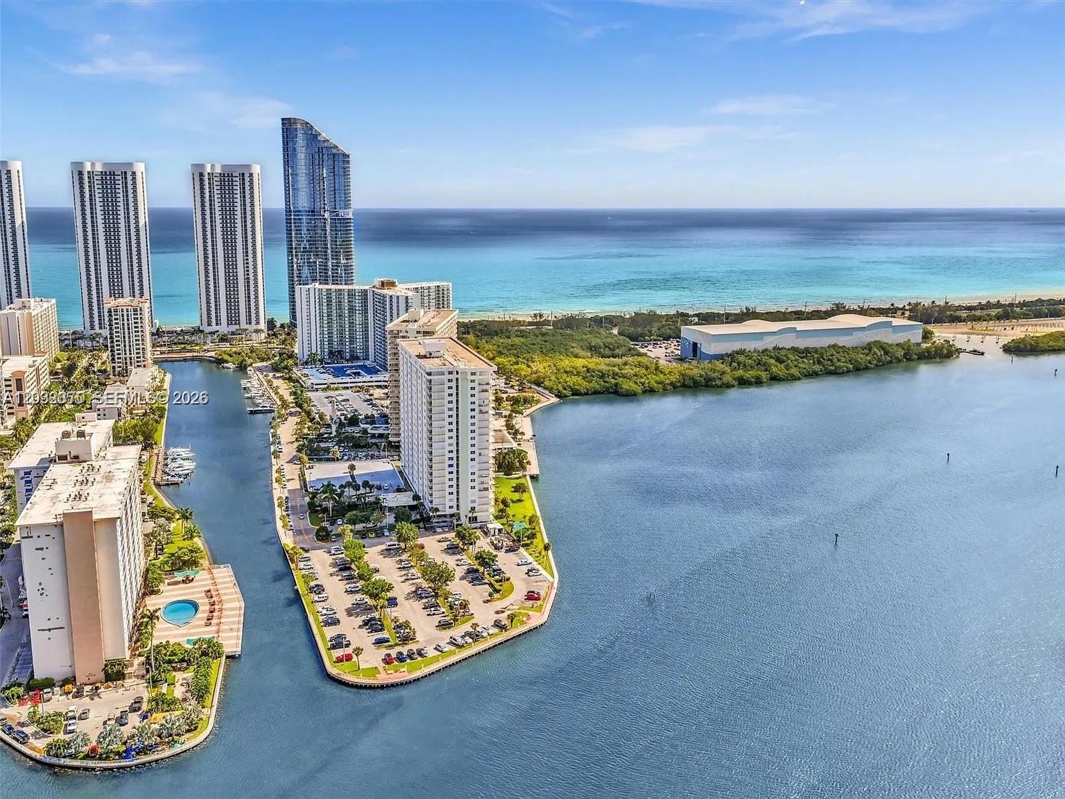 ARLEN HOUSE WEST CONDO - Residential