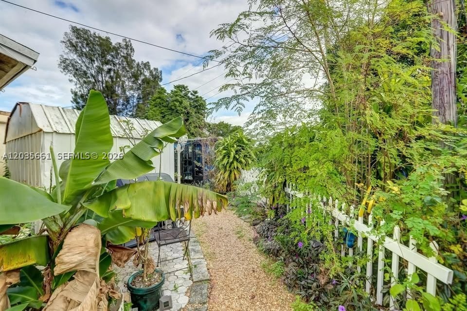 BROADVIEW PARK SEC 4 - Residential Lease