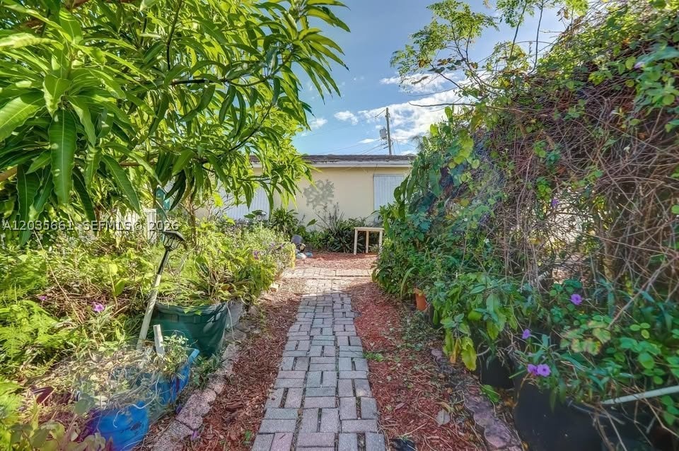 BROADVIEW PARK SEC 4 - Residential Lease