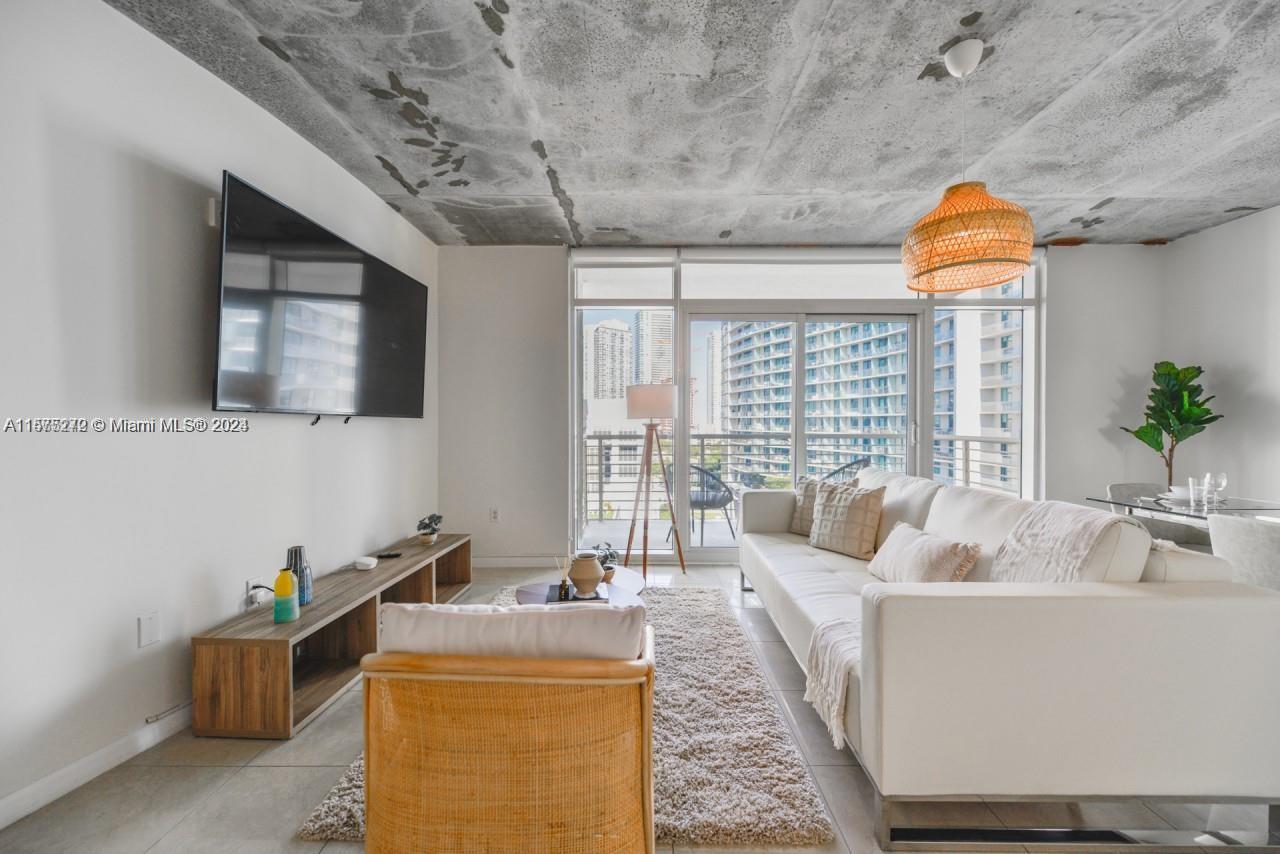 BEAUTIFUL 2BEDS / 2BATHS CONDO IN THE HEART OF MIDTOWN MIAMI. ITALIAN CABINETS. CLOSE TO SHOPS. TRUE CITY LIVING.
