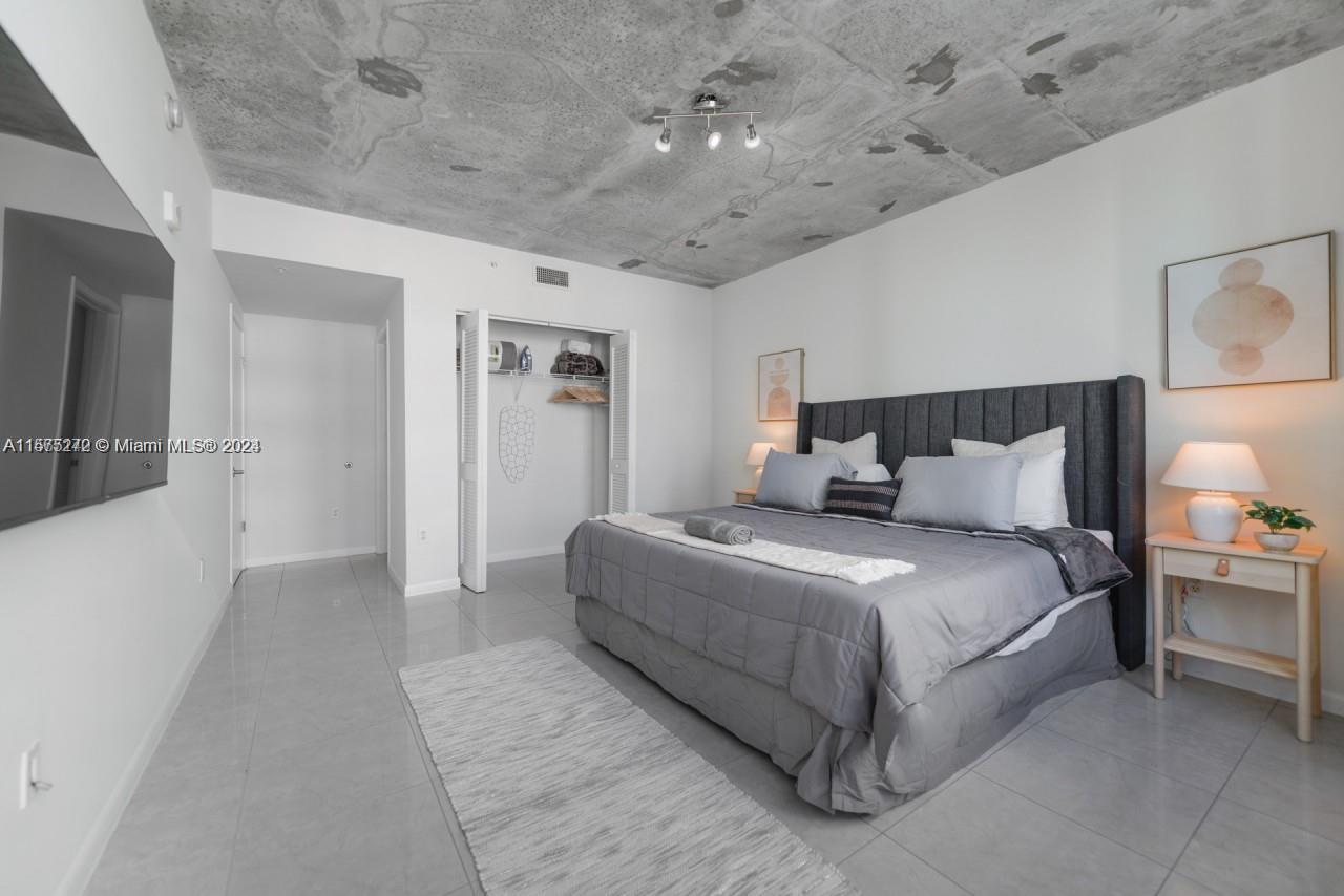 MIDBLOCK MIAMI CONDO - Residential