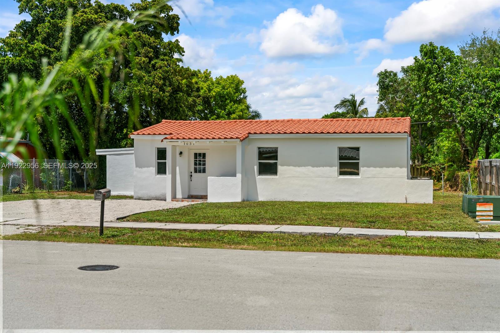 LAUDERDALE MANORS AMD PLA - Residential
