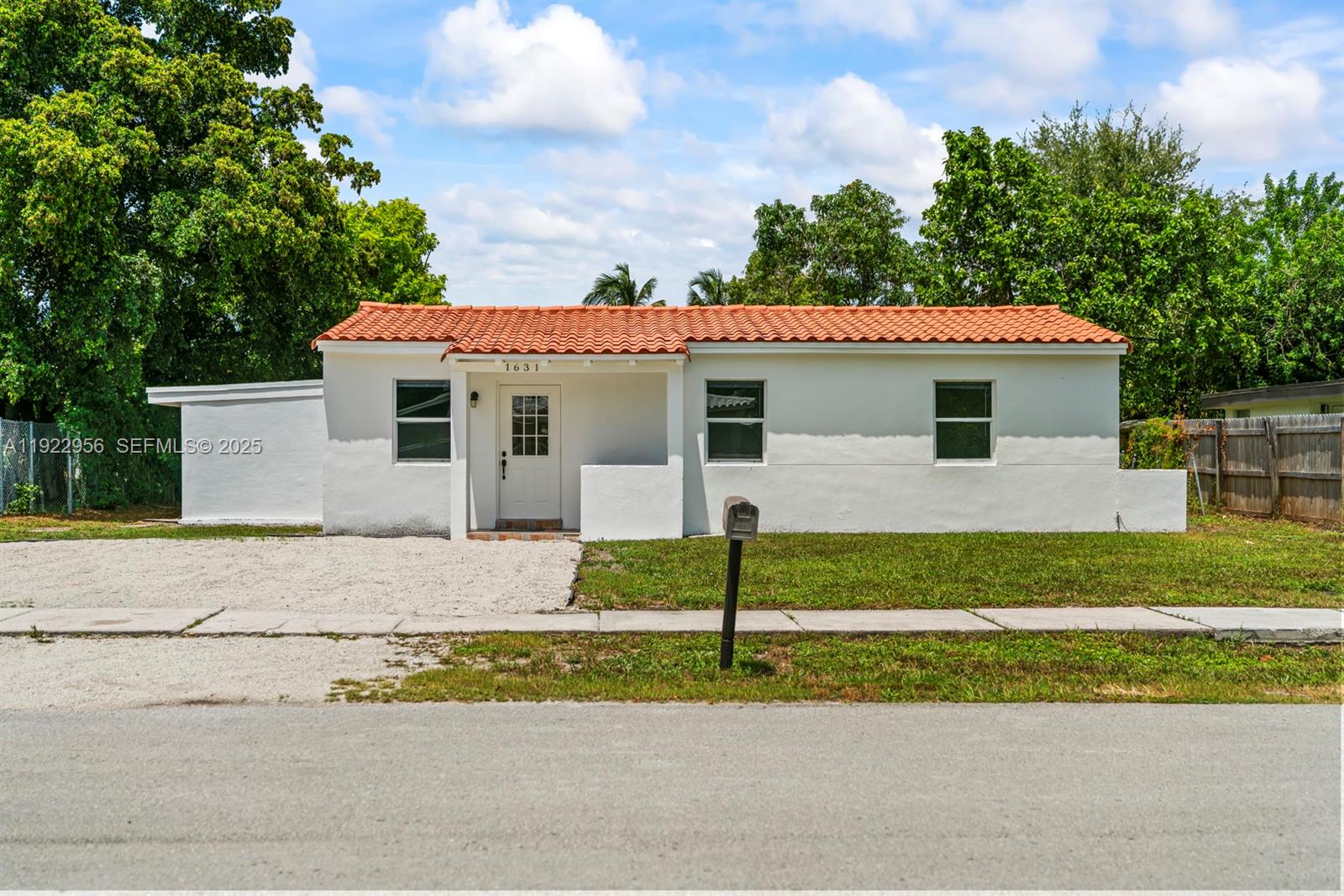 LAUDERDALE MANORS AMD PLA - Residential