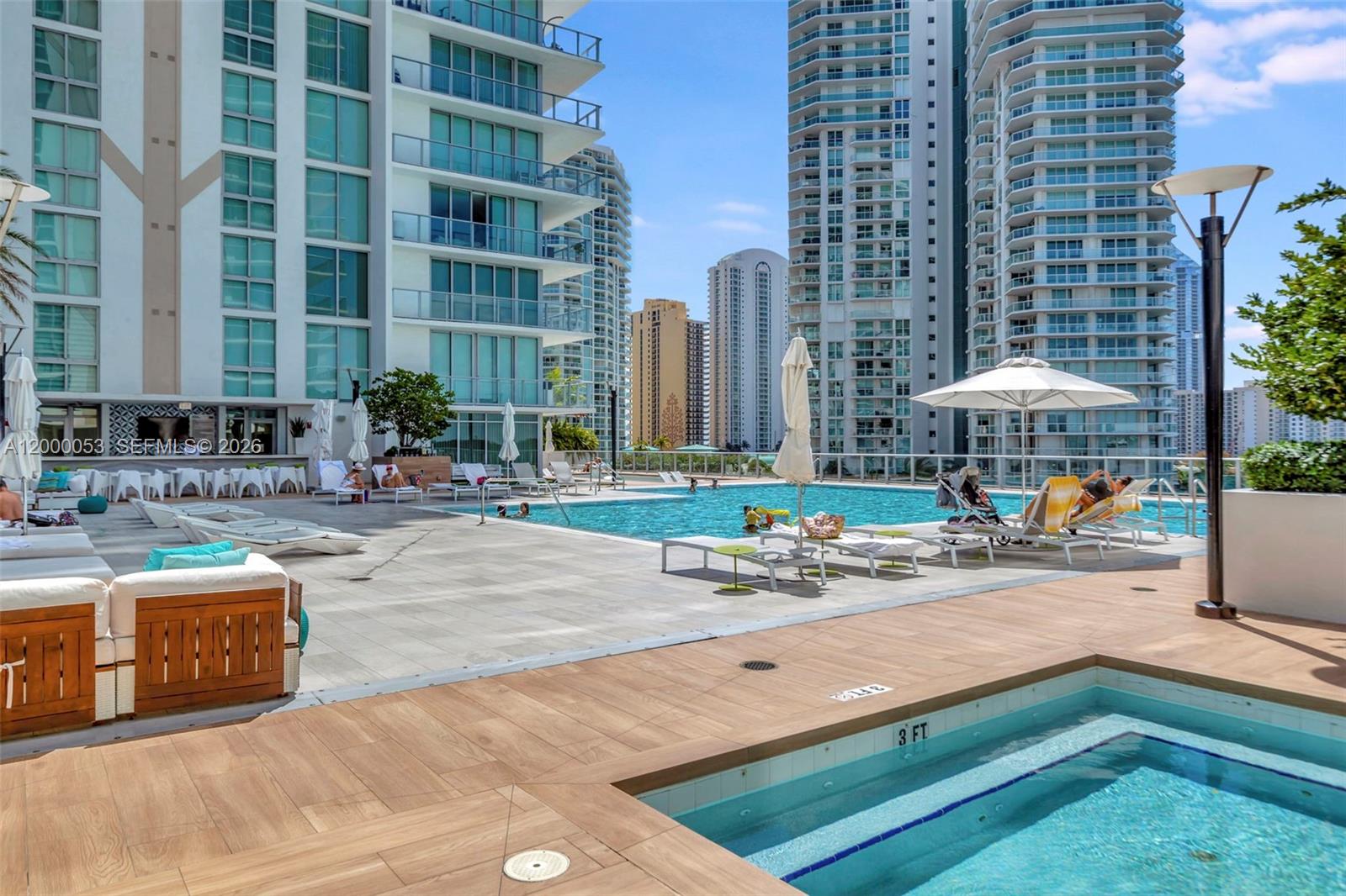 PARQUE TOWERS CONDO - Residential