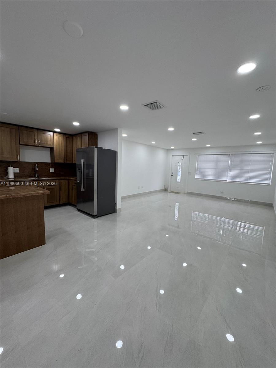 TWIN LAKES - Residential