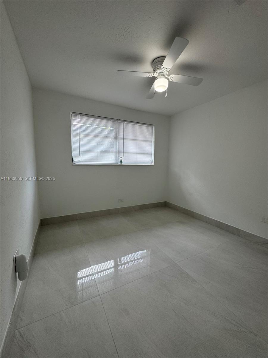 TWIN LAKES - Residential