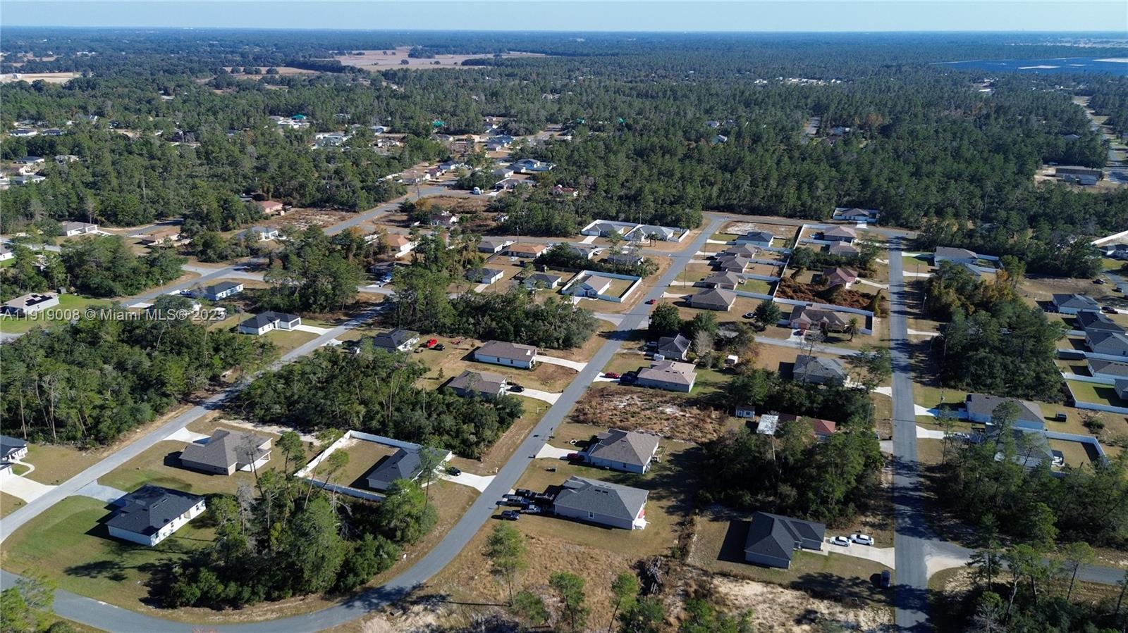 MARION OAKS - Land