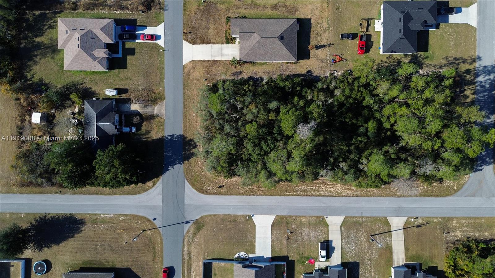 MARION OAKS - Land
