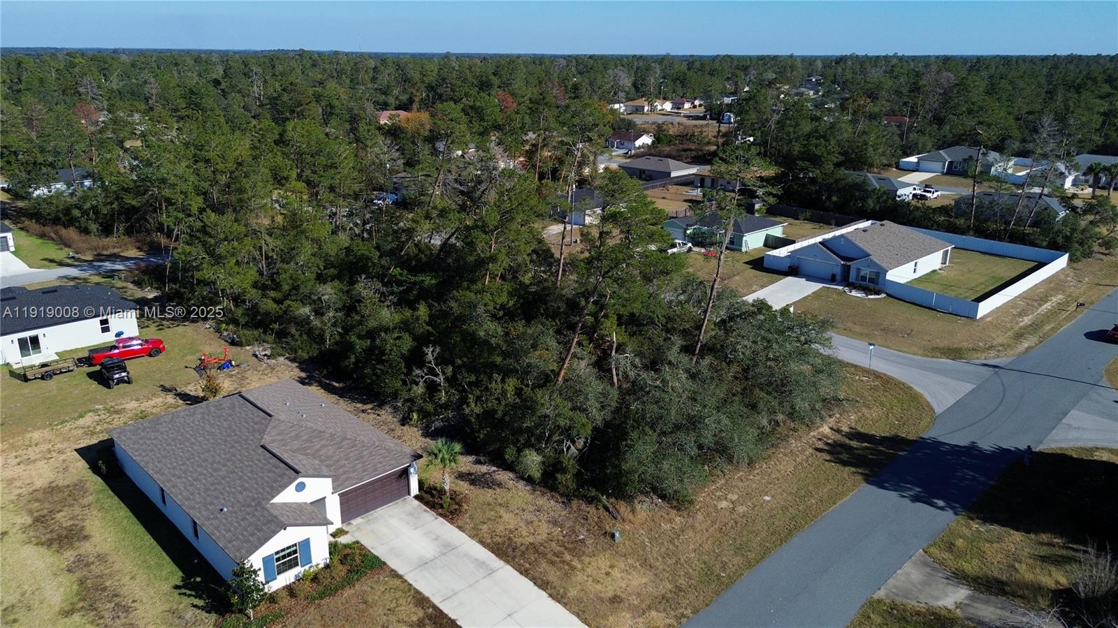 MARION OAKS - Land