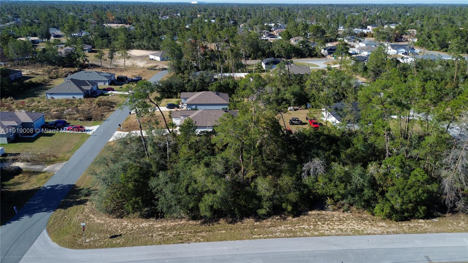 MARION OAKS - Land