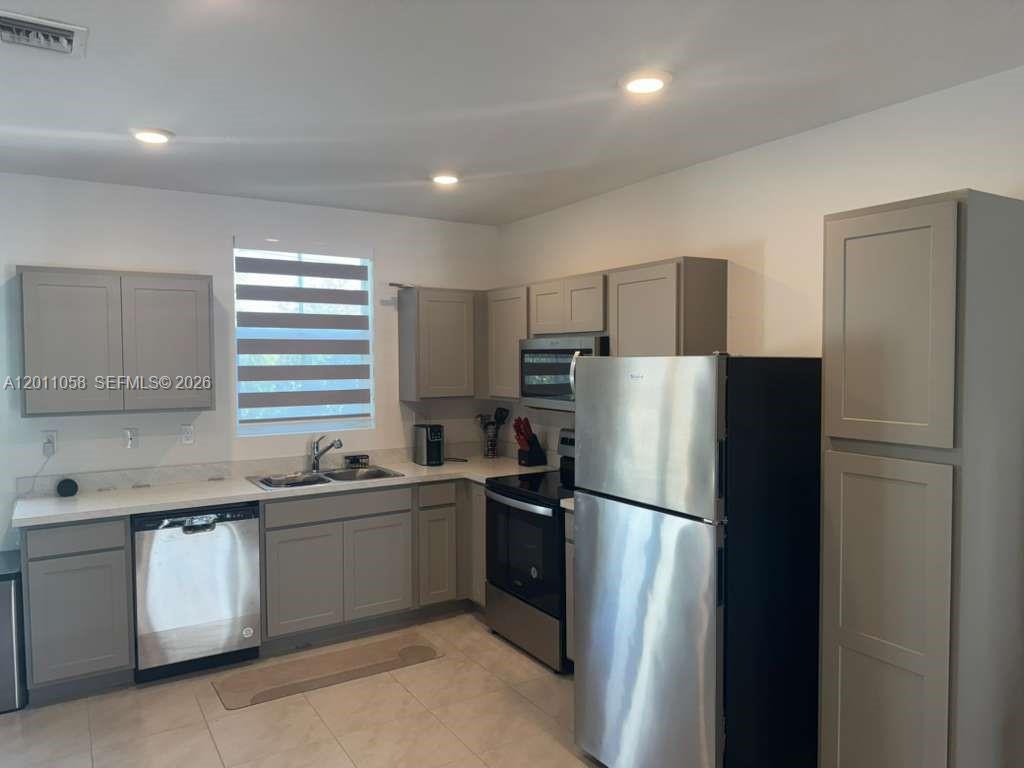 HIGHLAND OAKS - Residential