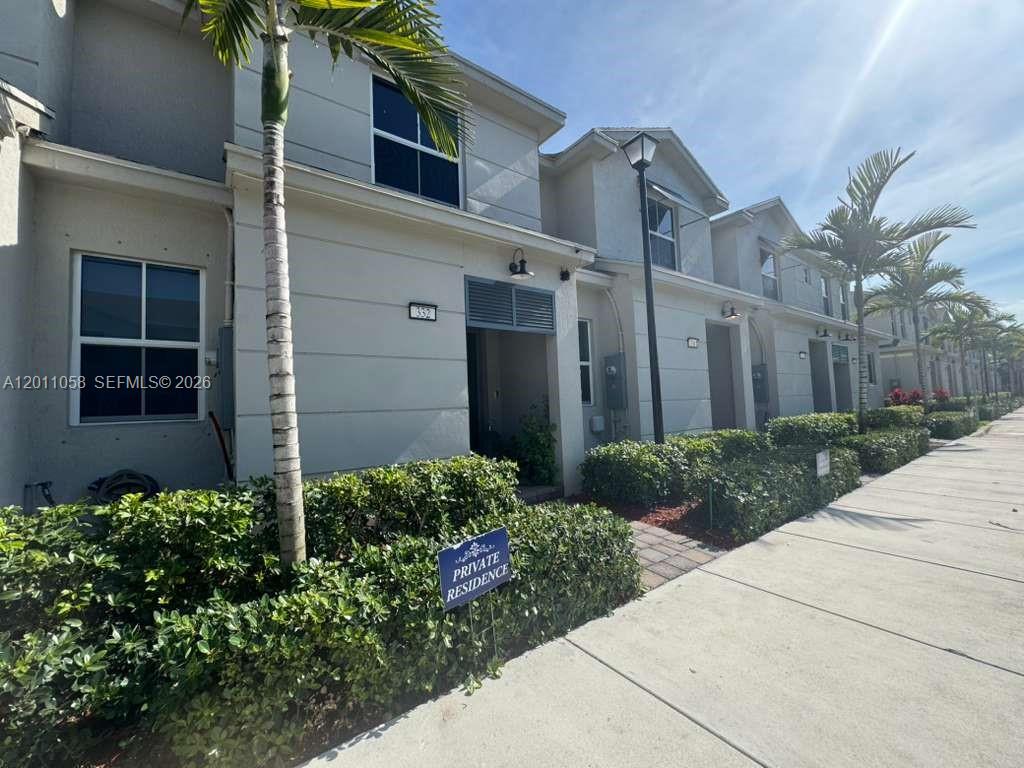 HIGHLAND OAKS - Residential