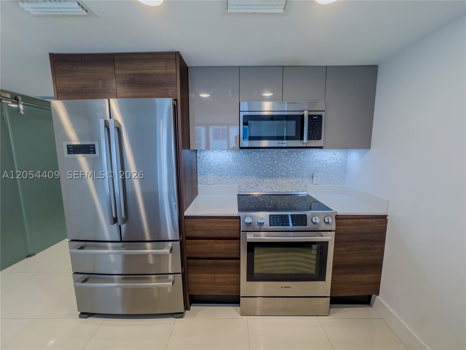 THE IVORY RESIDENCES CONDO - Residential Lease