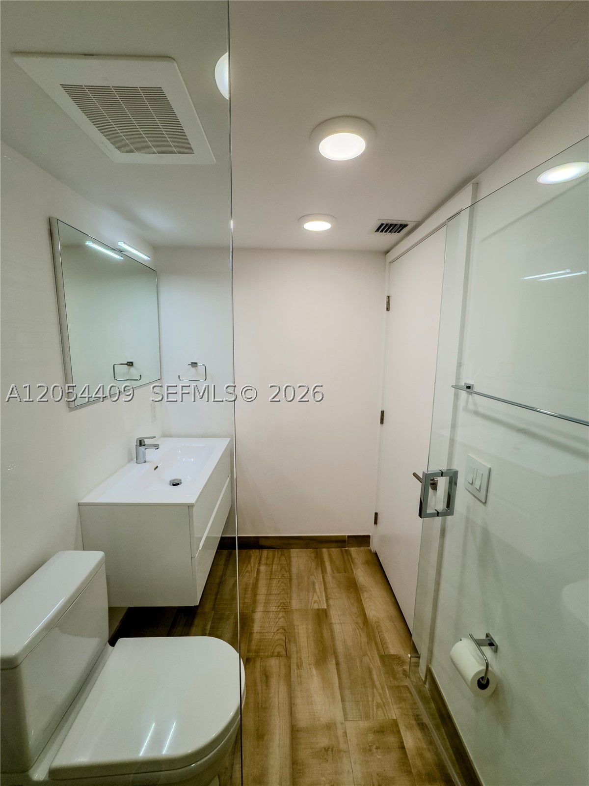 THE IVORY RESIDENCES CONDO - Residential Lease