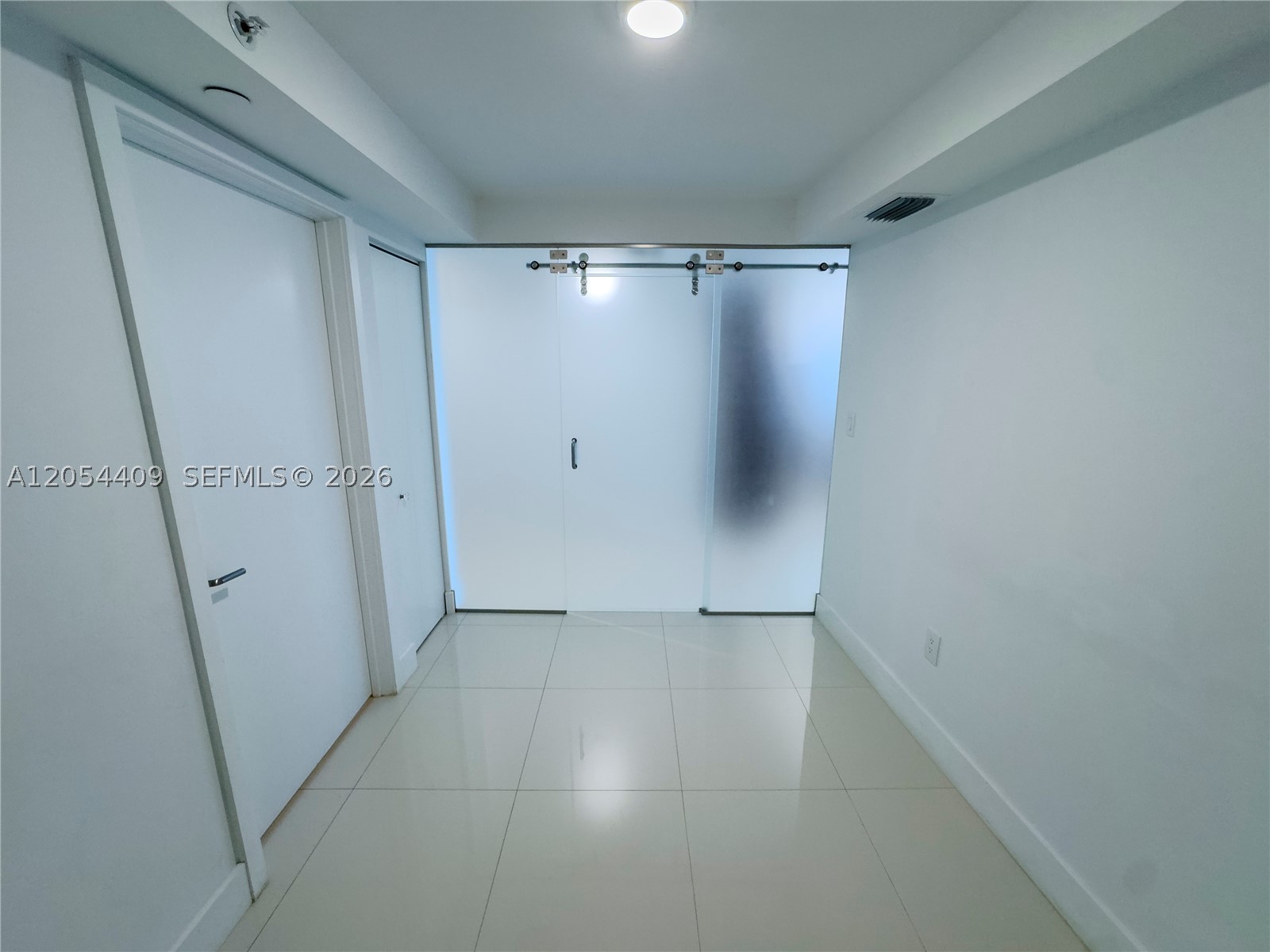 THE IVORY RESIDENCES CONDO - Residential Lease