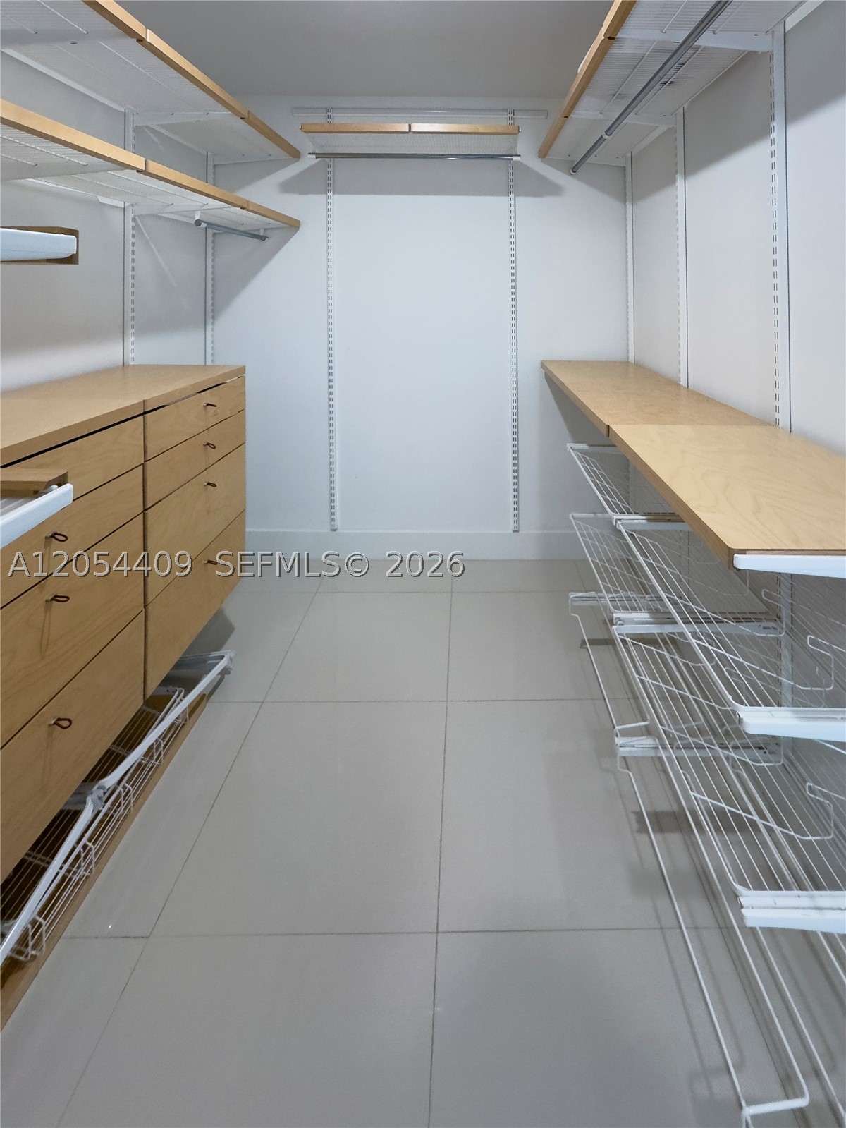 THE IVORY RESIDENCES CONDO - Residential Lease