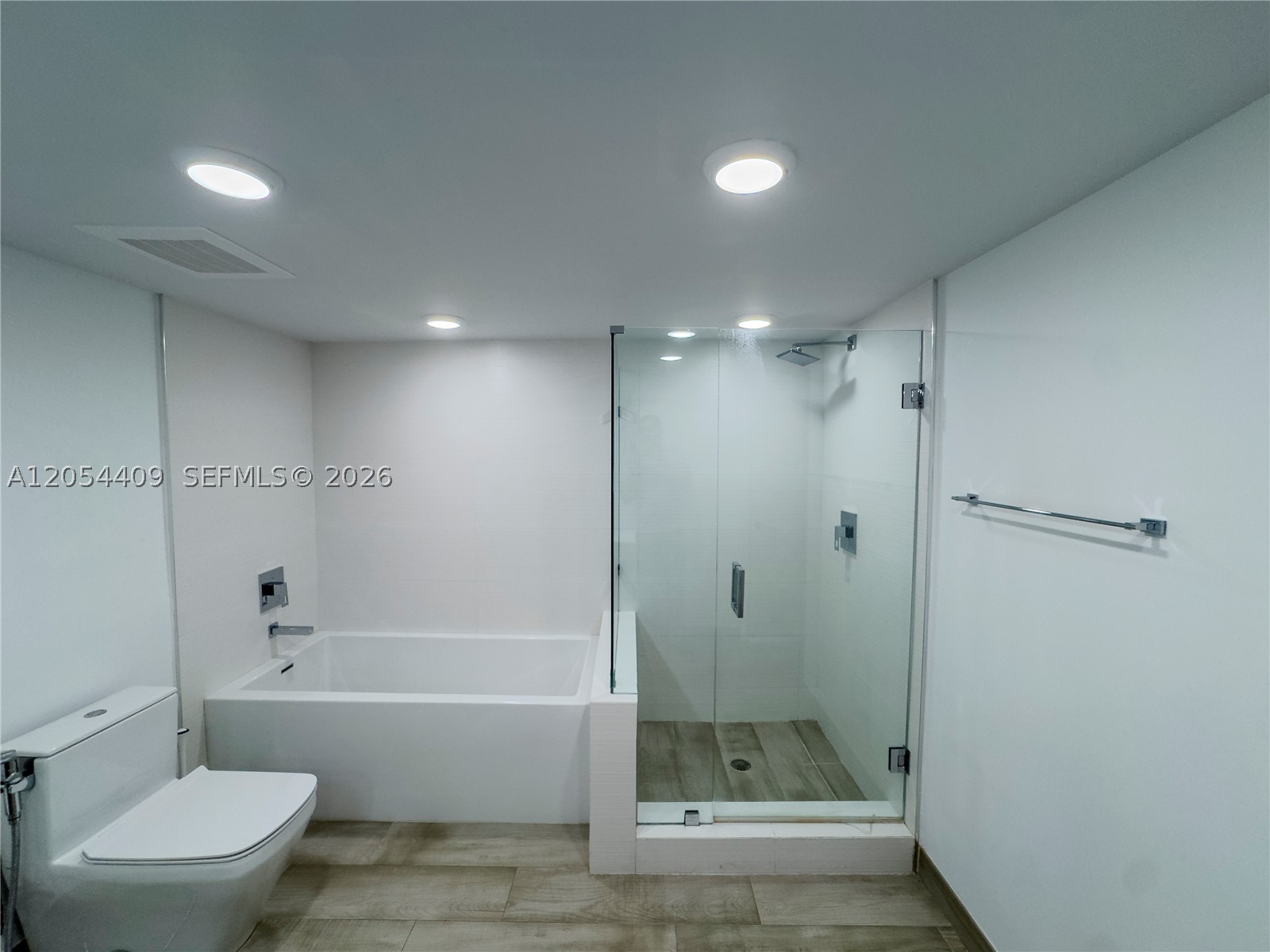THE IVORY RESIDENCES CONDO - Residential Lease