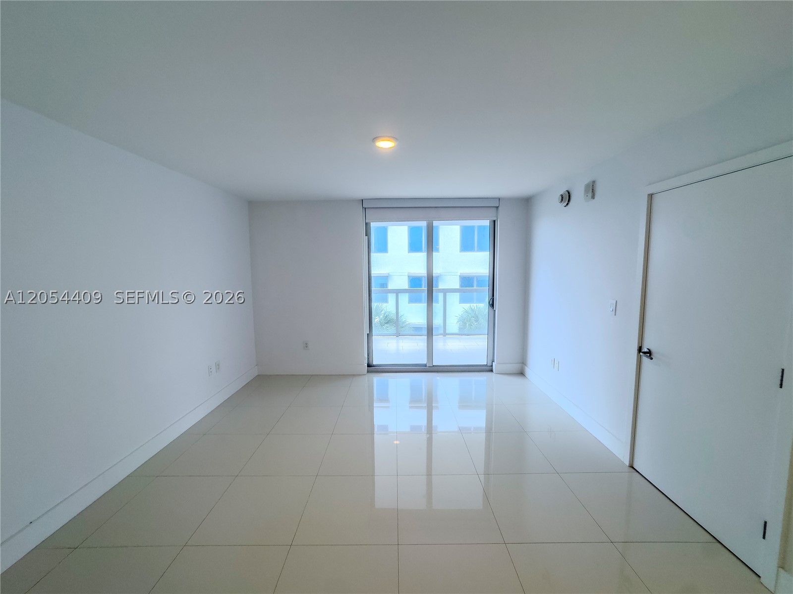 THE IVORY RESIDENCES CONDO - Residential Lease