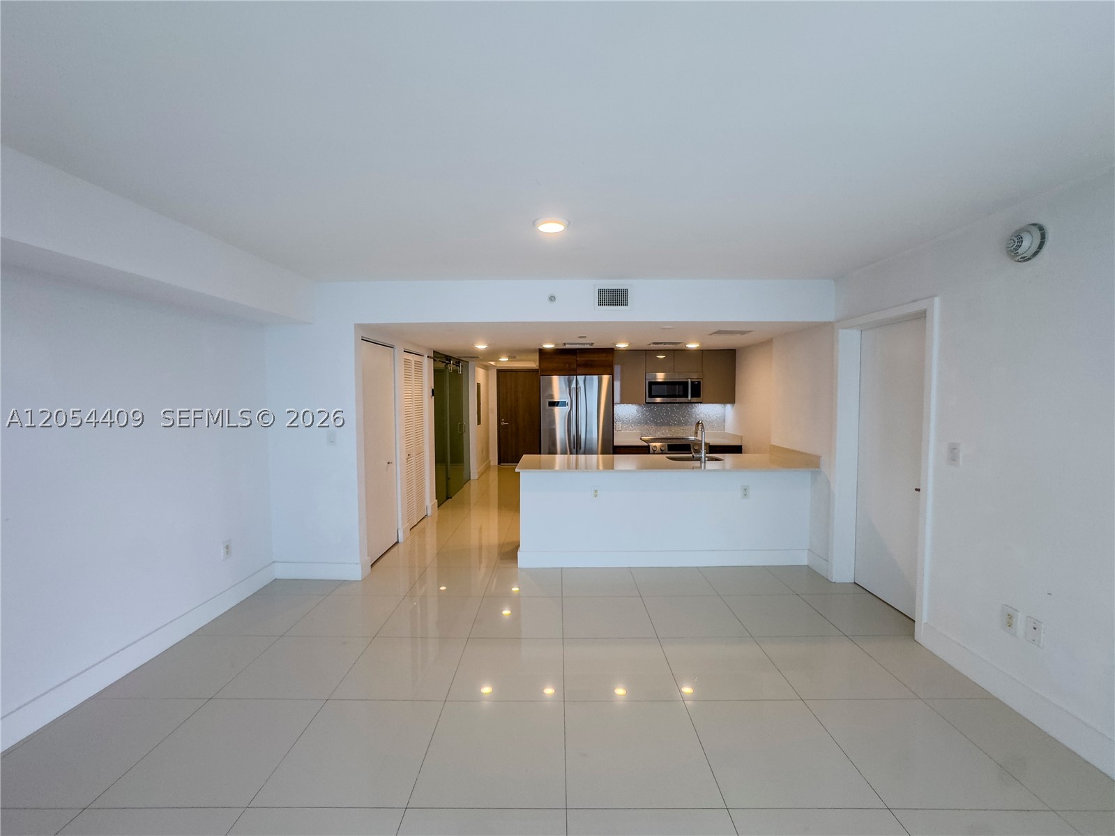 THE IVORY RESIDENCES CONDO - Residential Lease