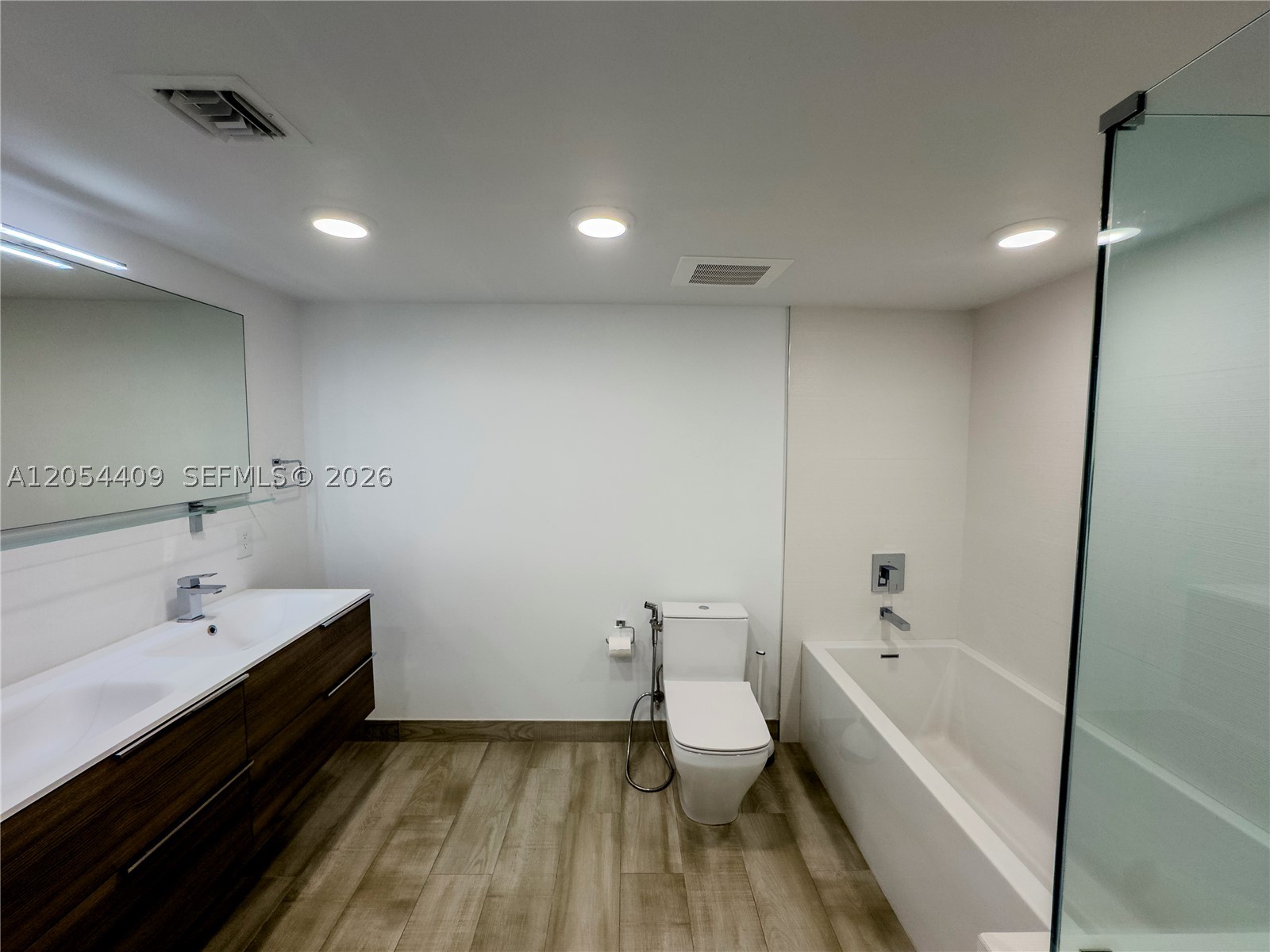 THE IVORY RESIDENCES CONDO - Residential Lease