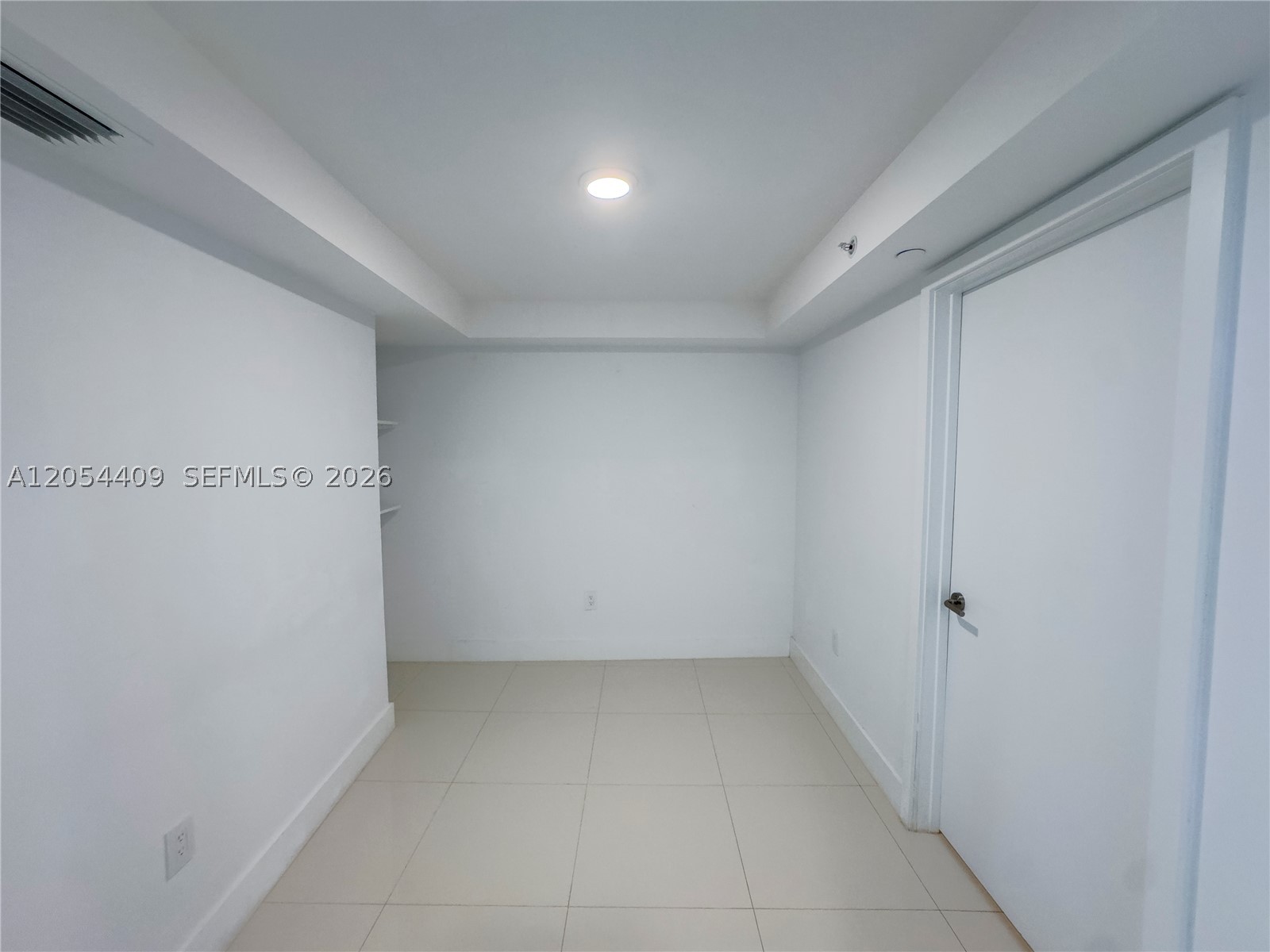 THE IVORY RESIDENCES CONDO - Residential Lease