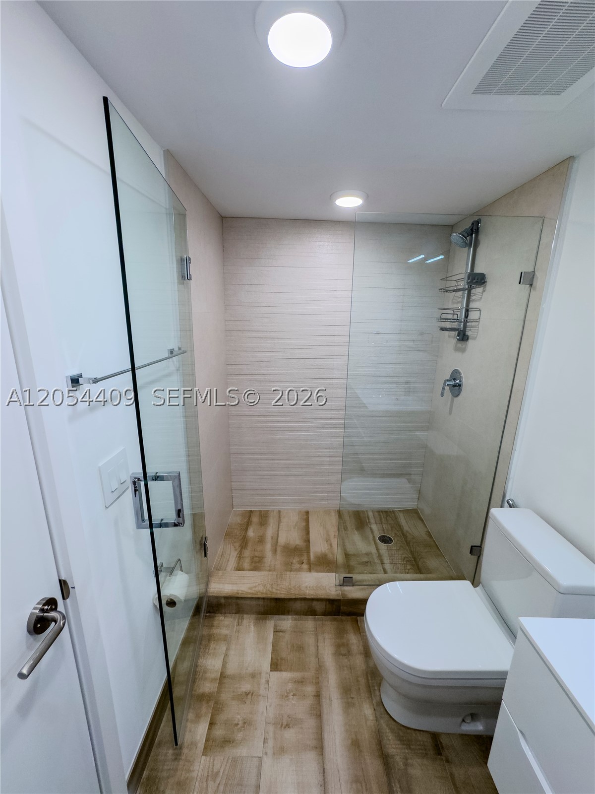 THE IVORY RESIDENCES CONDO - Residential Lease