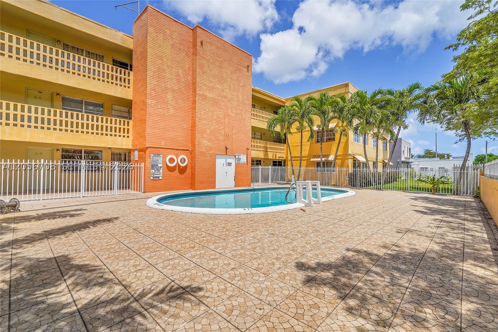 THE PALMS 51 CONDO - Residential