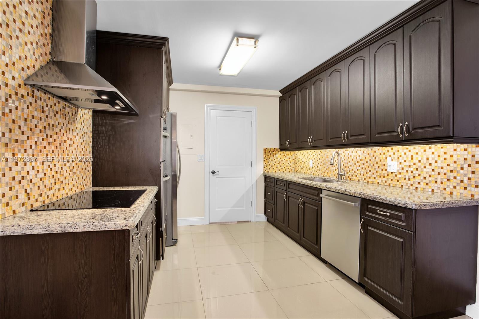 CRICKET CLUB CONDO - Residential